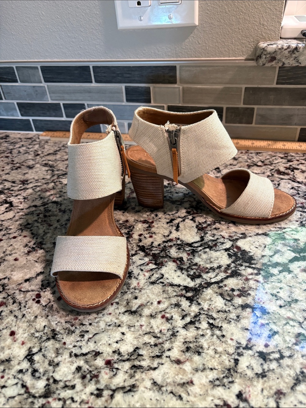 Toms Majorca Cream Textured Block Heel Sandals size 5. Like new worn one time. - Picture 3 of 6